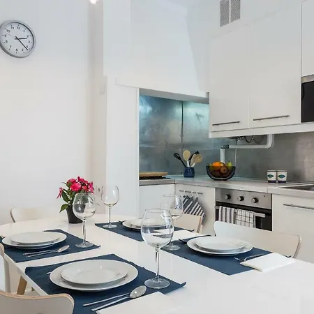 Апартаменты Three Bedroom In Historical Centre -bairro Alto Лиссабон
