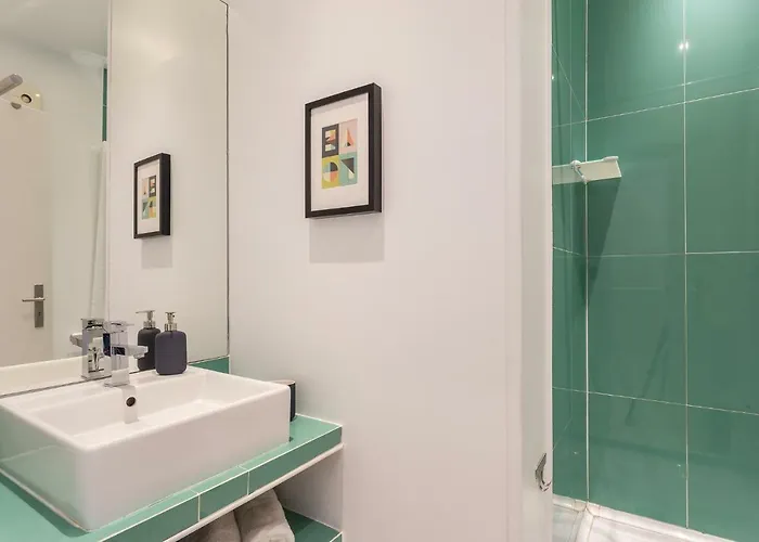 Apartment Three Bedroom In Historical Centre -bairro Alto *