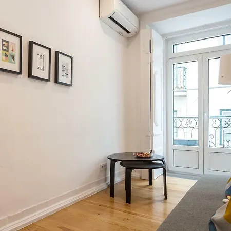 Appartamento Three Bedroom In Historical Centre -bairro Alto Lisbona